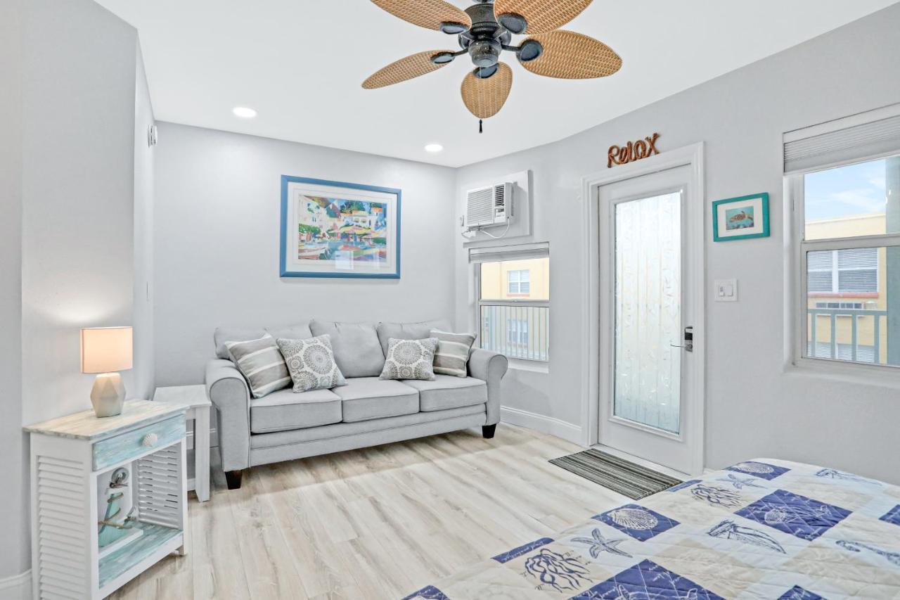 Sea Rocket 21 Hotel St. Pete Beach Exterior photo